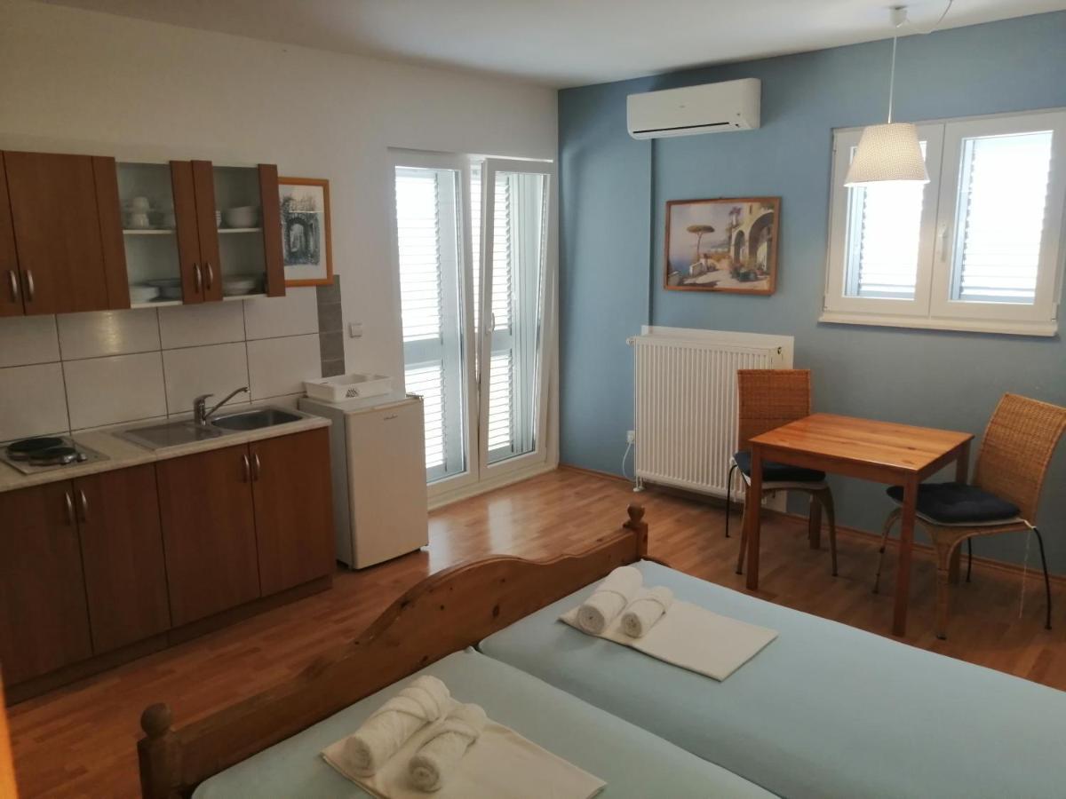 Apartments Villa Broca Brodarica  Rum bild