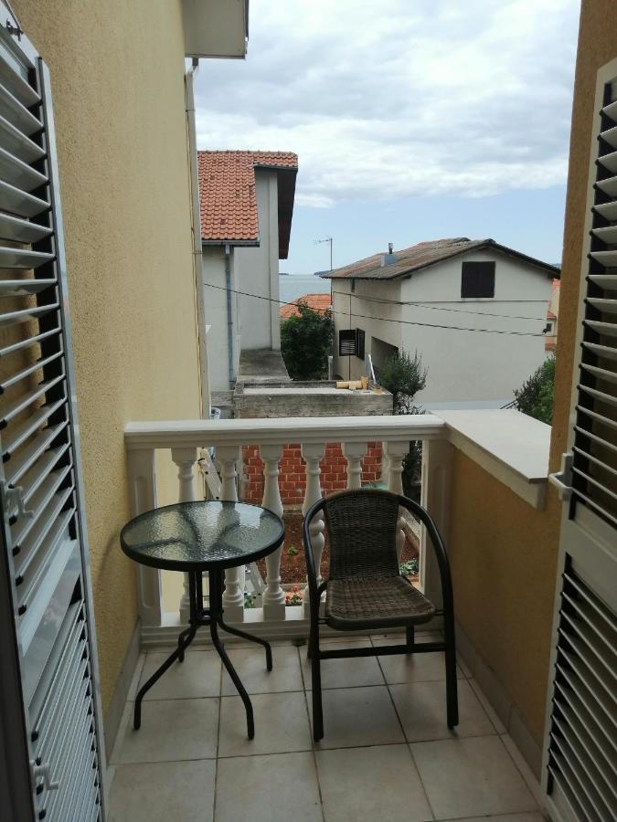 Apartments Villa Broca Brodarica  Rum bild