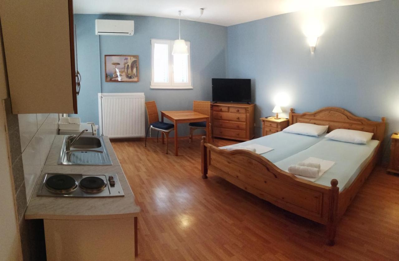 Apartments Villa Broca Brodarica  Rum bild