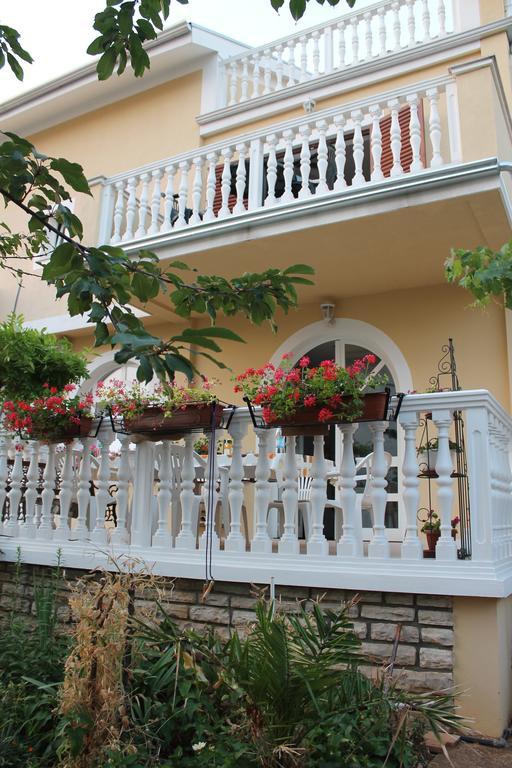 Apartments Villa Broca Brodarica  Rum bild